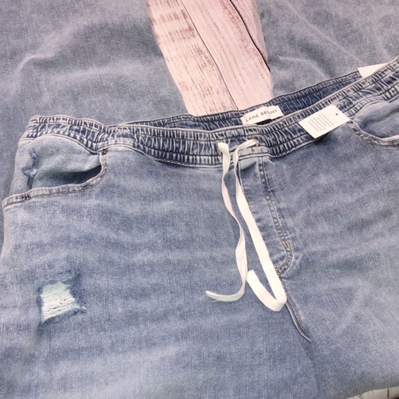 Lane Bryant wide leg fit mid rise Pull on jeans size 28 new tags - Picture 2 of 10
